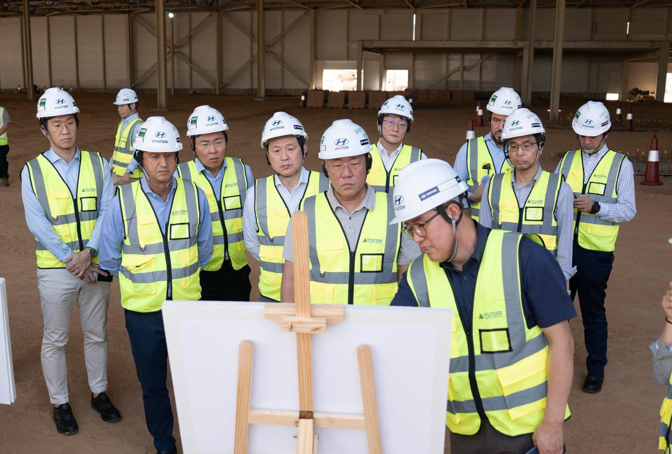 Hyundai CEO’s Visit to the Saudi Factory